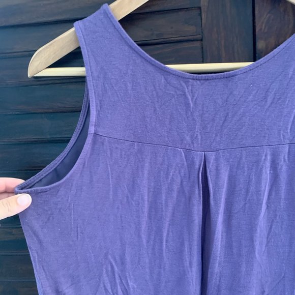🌺 Dusty Purple V-neck Tank- like new - Picture 6 of 7